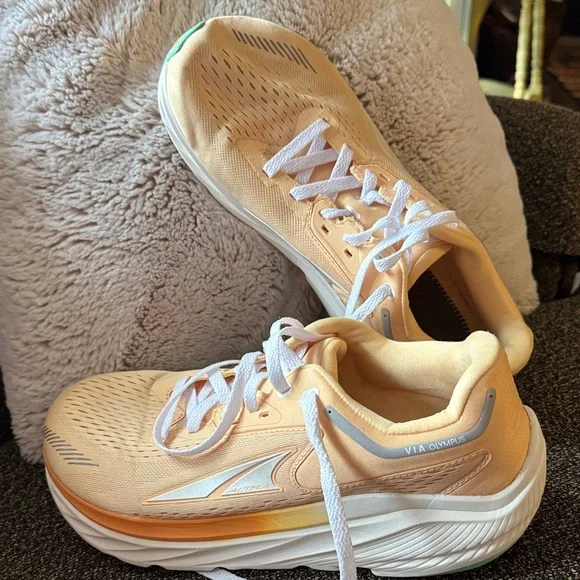 Altra Women's Peach Athletic Shoes - Picture 1 of 6